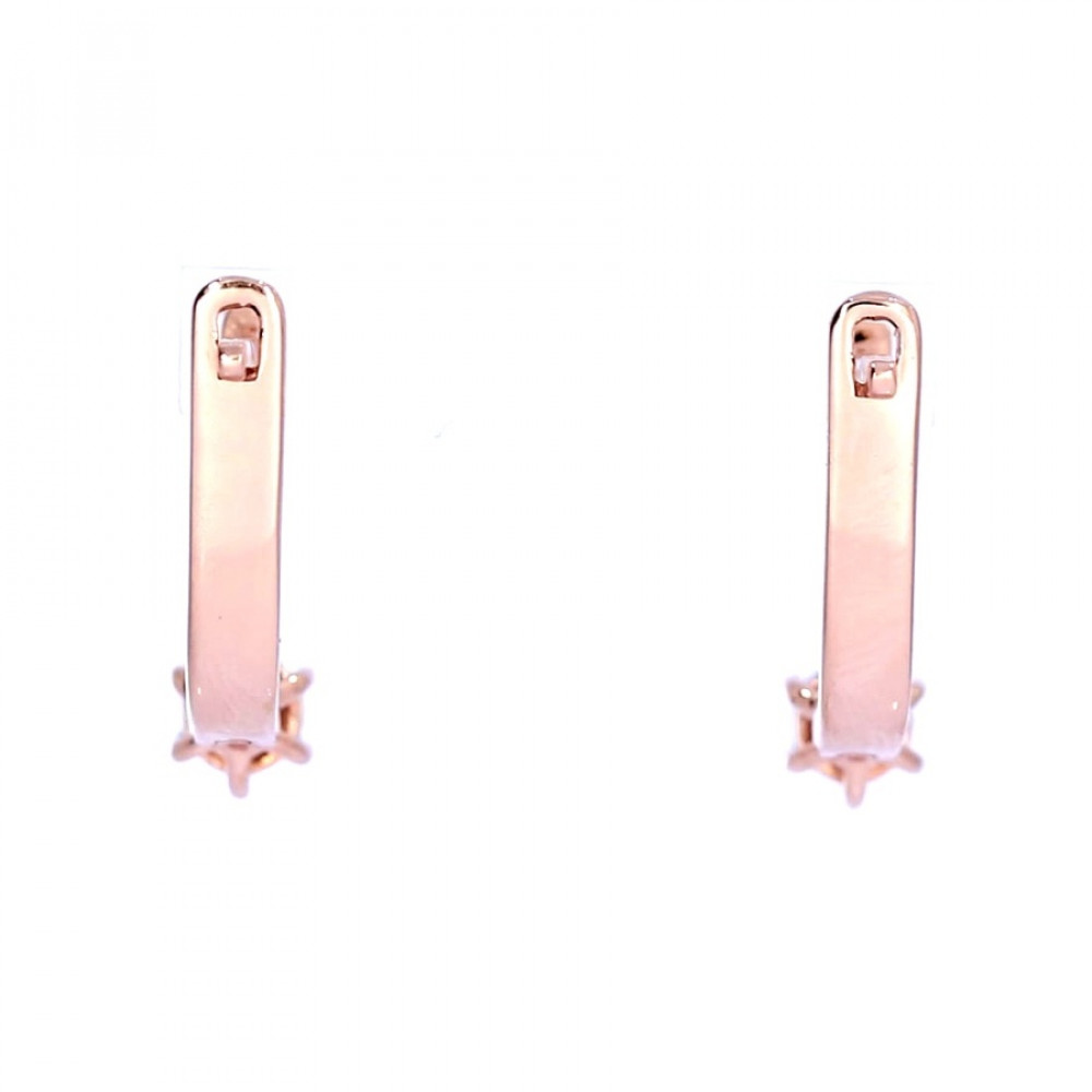 Gold earrings with diamonds