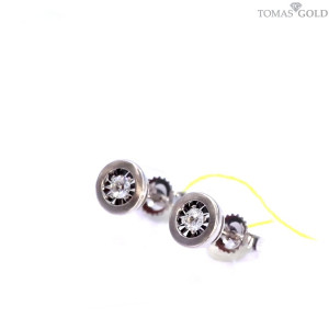Gold earrings with diamonds