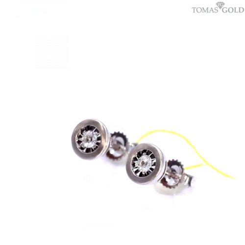 Gold earrings with diamonds