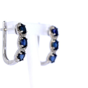 Gold earrings with sapphire