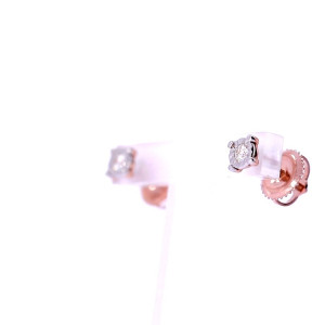 Золотый серьги с бриллиантом