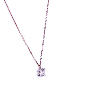 Kuldne kett ripatsi ja vääriskividega