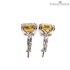 Golden earrings with citrine