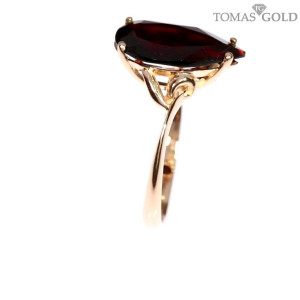 Gold ring with garnet