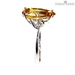 Golden ring with citrine