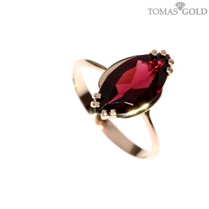 Gold ring with garnet