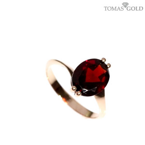 Gold ring with garnet