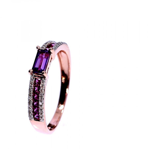 Gold ring with amethyst