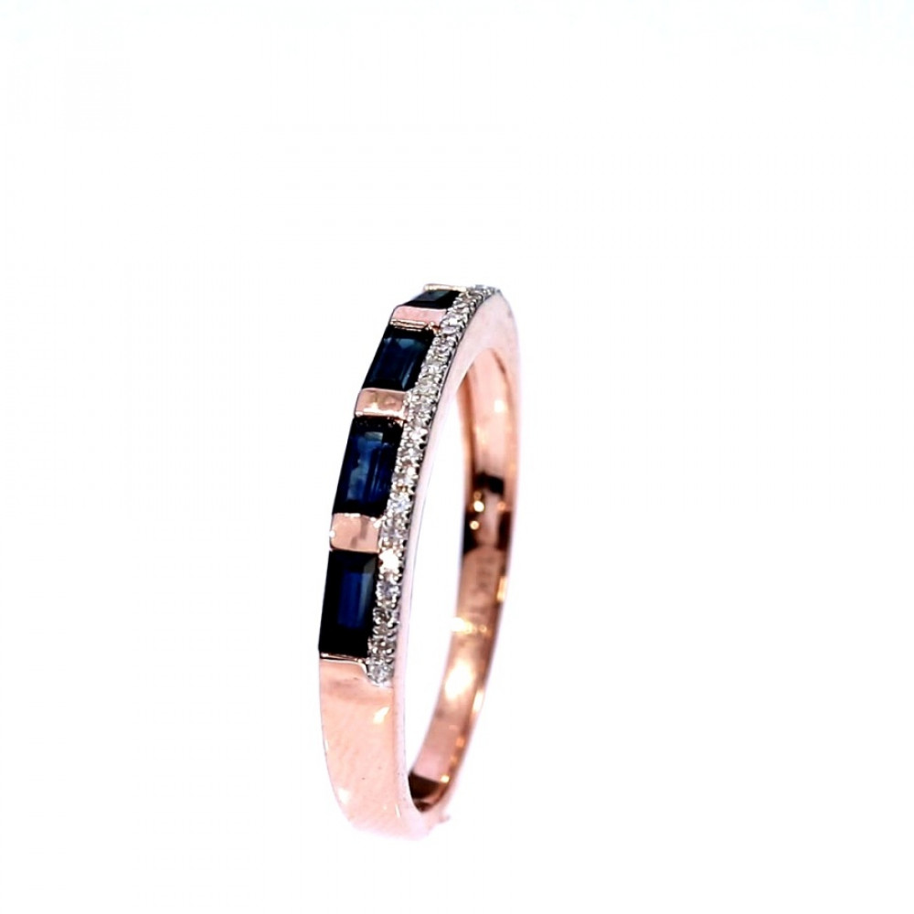 Gold ring with sapphire