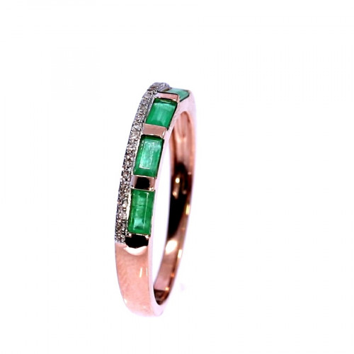 Gold ring with emerald