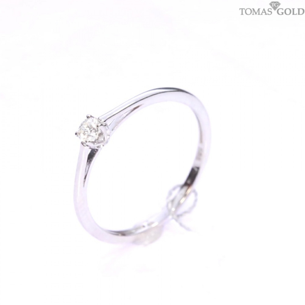 Gold ring with diamond