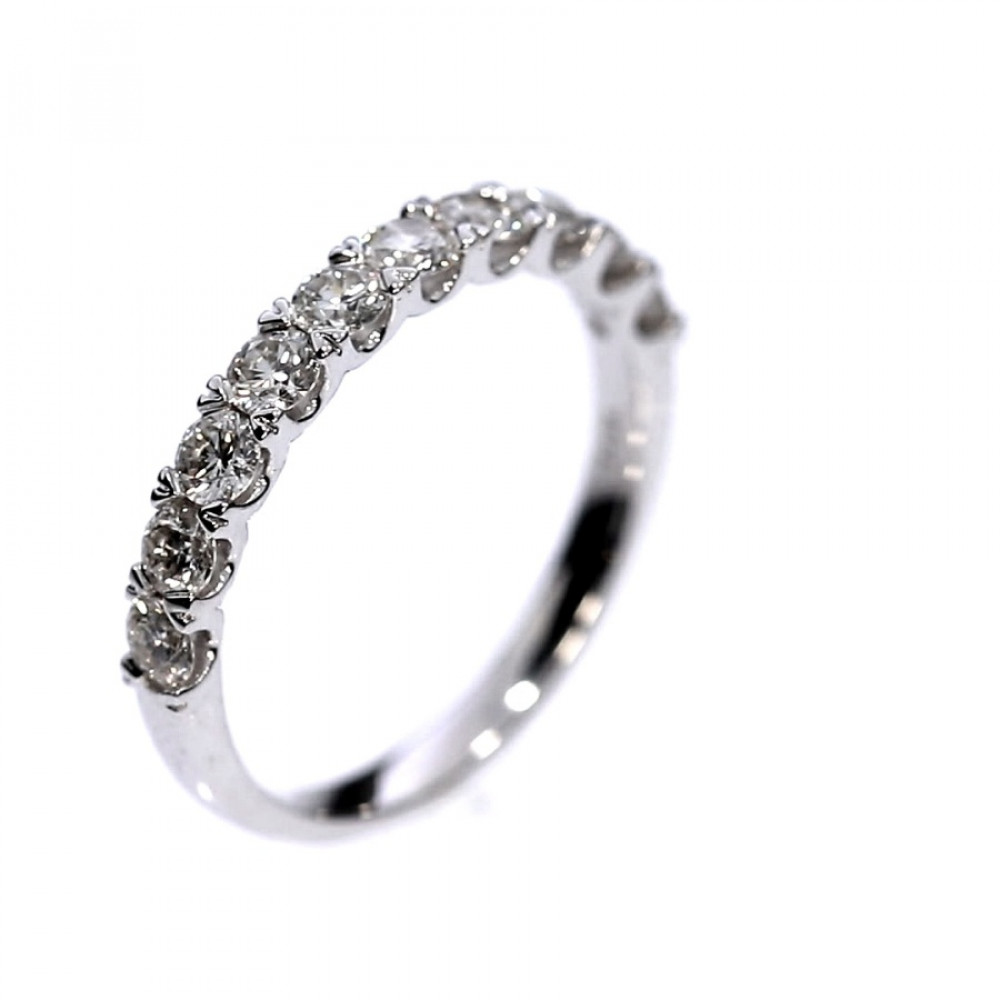 Золотое кольцо с драгоценными камнями