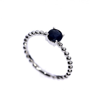 Vääriskividega kuldsõrmus