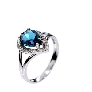 Gold ring with London topaz