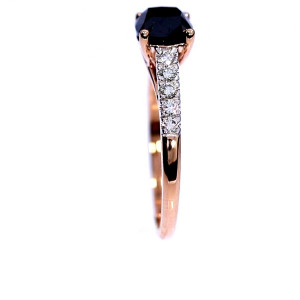 Auksinis žiedas su brangakmeniais