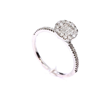 Gold ring with diamonds