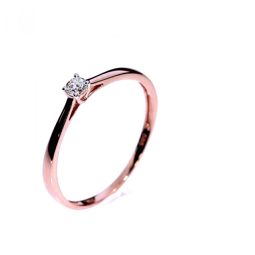 Gold ring with diamond