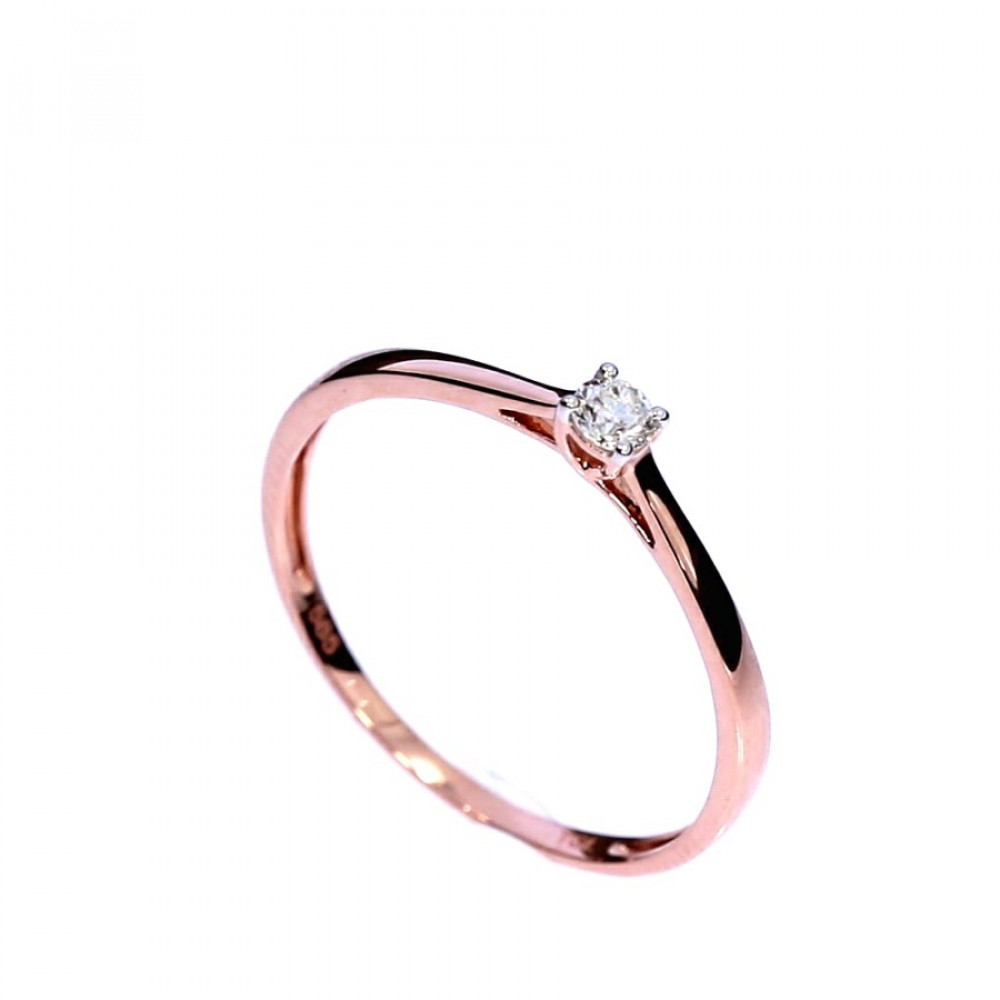 Gold ring with diamond