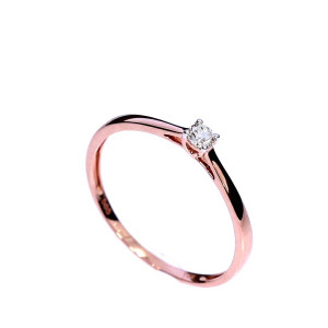 Gold ring with diamond