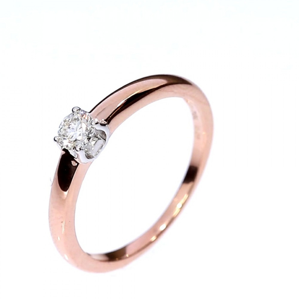 Gold ring with diamond