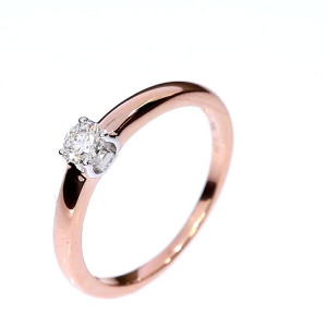 Gold ring with diamond