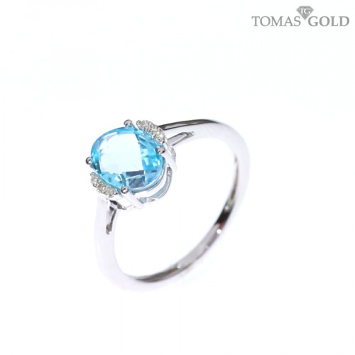 Gold ring with Lodon topaz