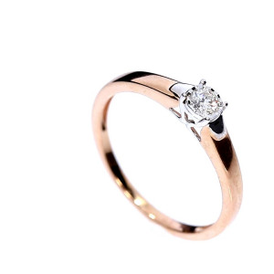 Золотое кольцо с  бриллиантом