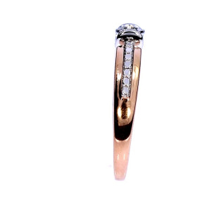 Kuldsõrmus briljandiga