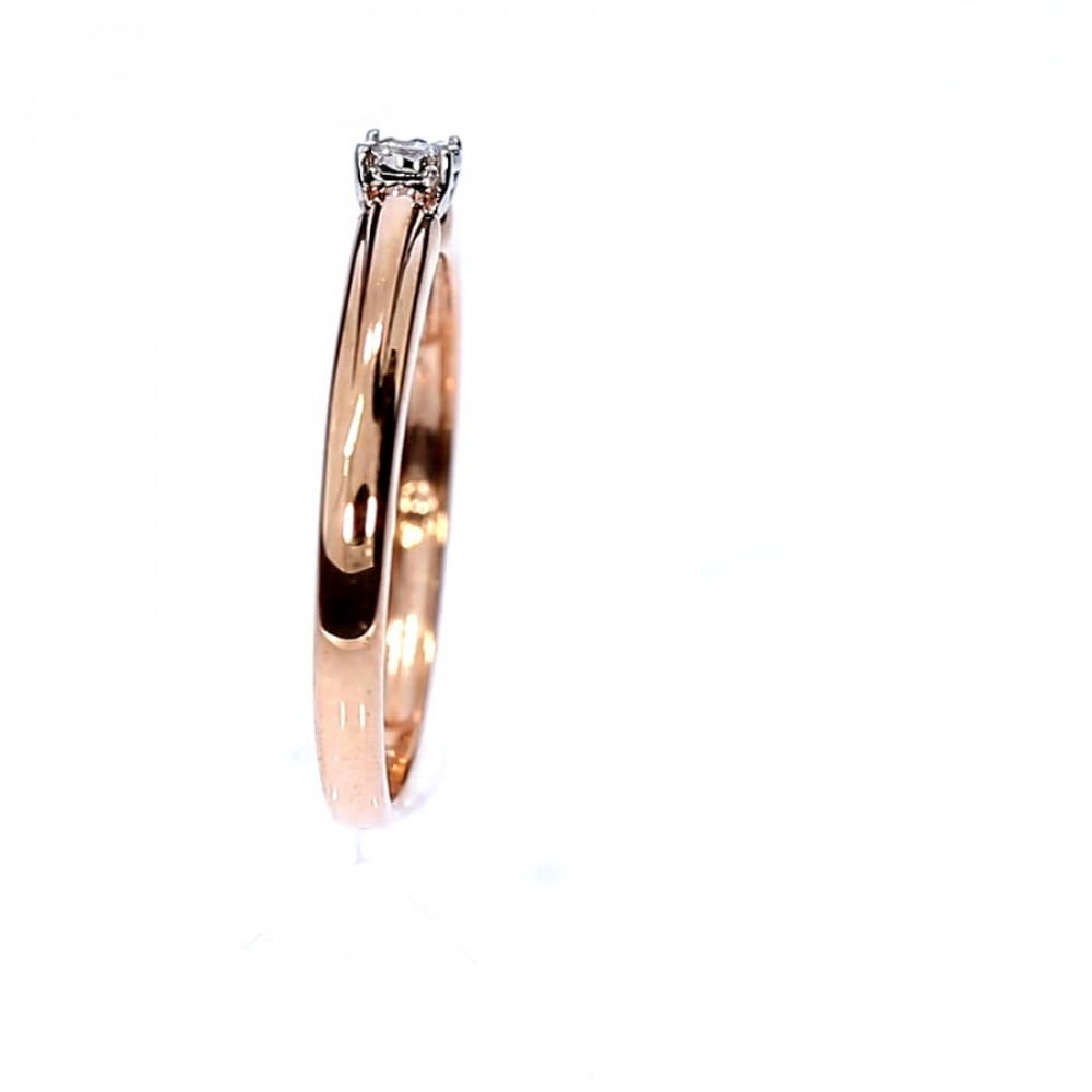 Gold ring with diamond