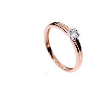 Gold ring with diamond