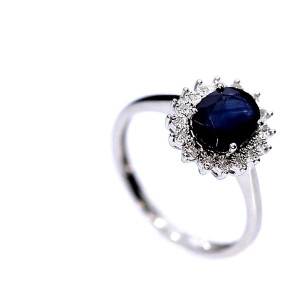 Золотое кольцо с сапфиром