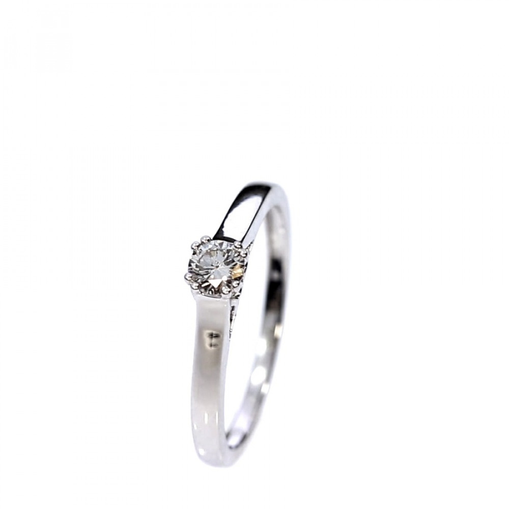 Золотое кольцо с  бриллиантом