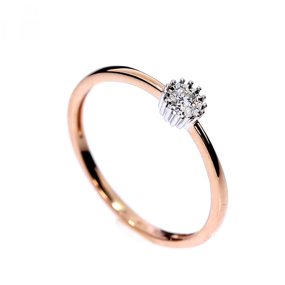 Золотое кольцо с  бриллиантом