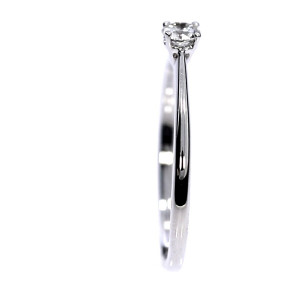 Vääriskividega kuldsõrmus