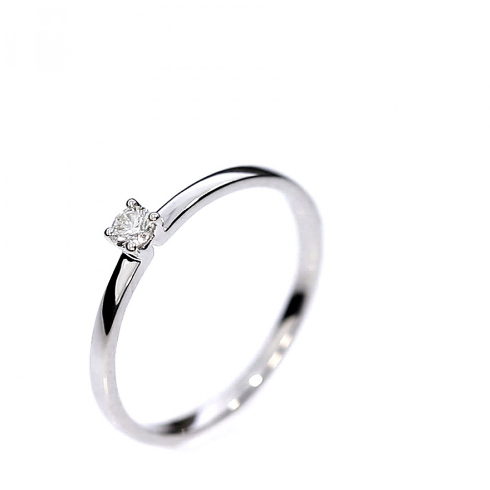 Gold ring with diamond