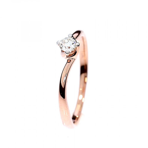 Gold ring with diamond