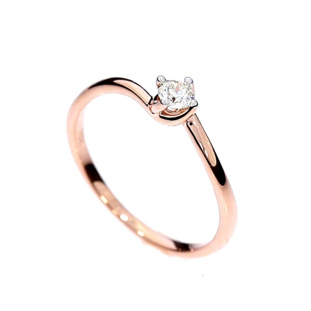 Gold ring with diamond