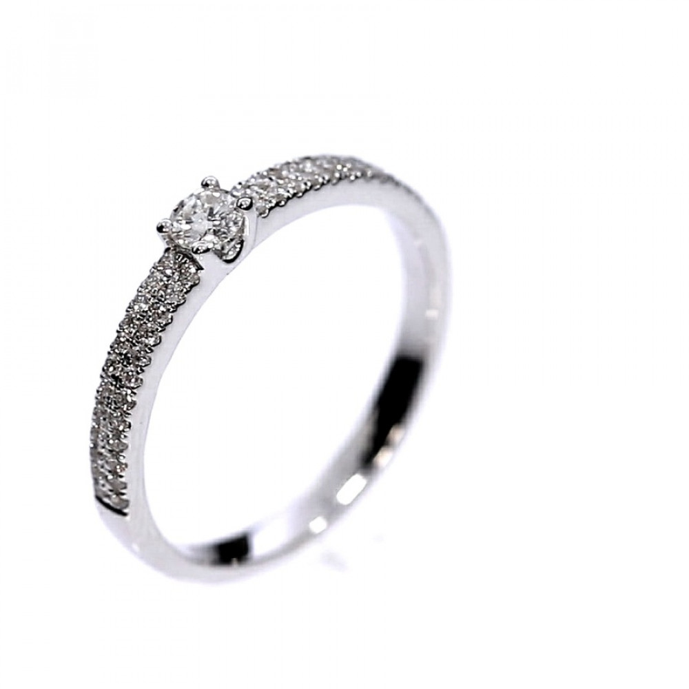 Auksinis žiedas su brangakmeniais