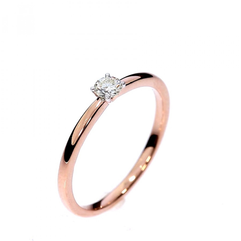 Gold ring with diamond