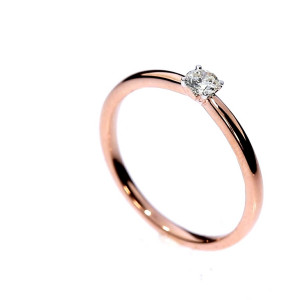 Gold ring with diamond