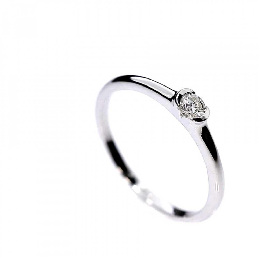 Gold ring with diamond