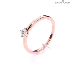 Gold ring with diamond