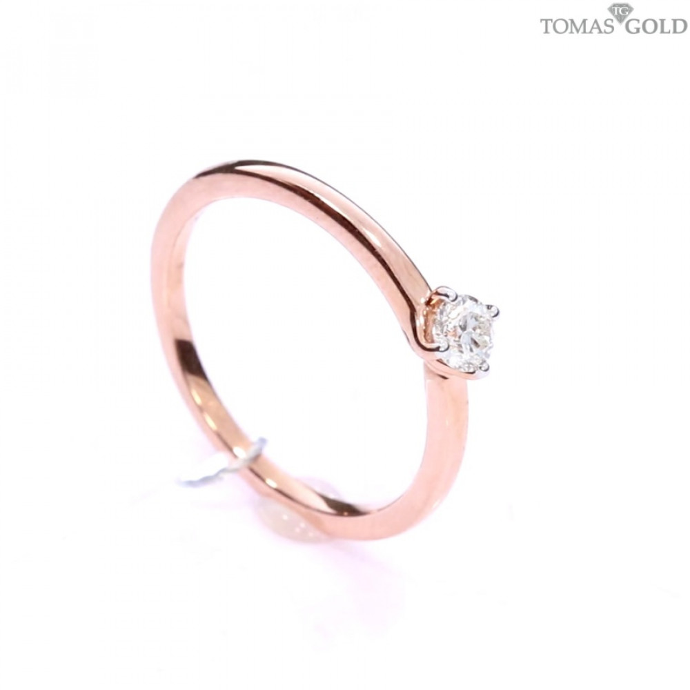 Gold ring with diamond