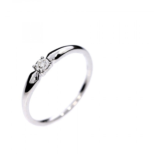 Gold ring with diamond