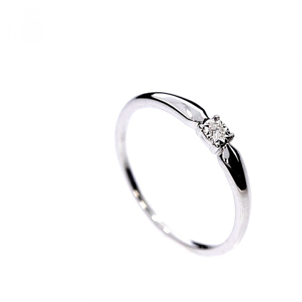 Gold ring with diamond