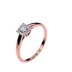 Gold ring with diamonds