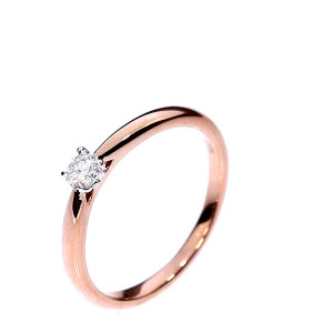 Gold ring with diamond