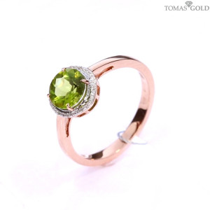 Gold ring with chrysolite