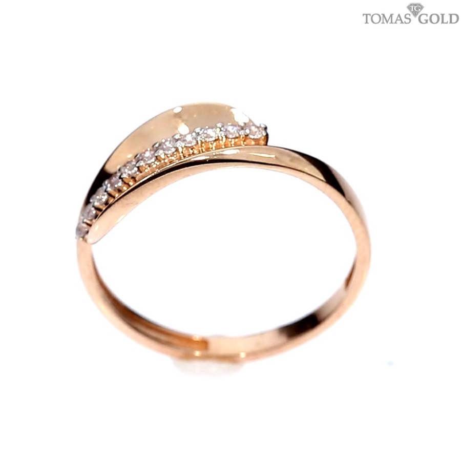 Gold ring with zircon