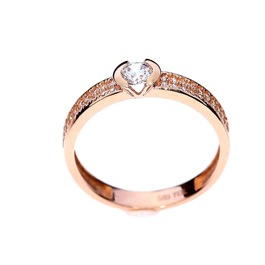 Golden ring with zircon